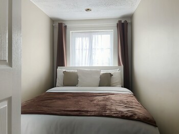 private guest house with en suite with workspace