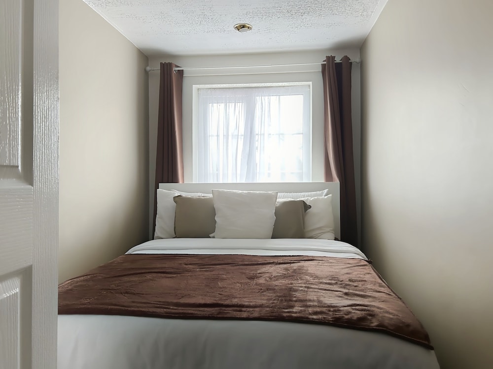 private guest house with en suite with workspace