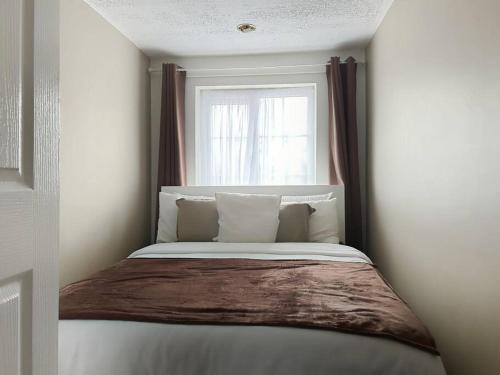 private guest house with en suite with workspace