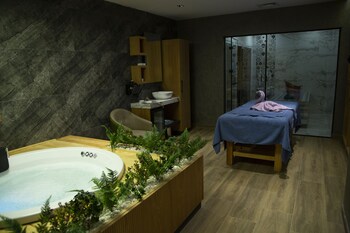 mayi hotel
