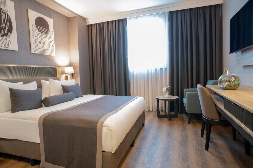 mayi hotel