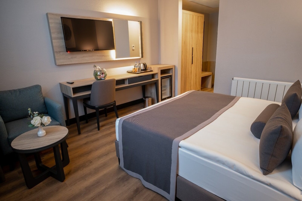 mayi hotel