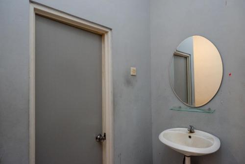 reddoorz golden inn tugu yogyakarta