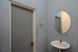 reddoorz golden inn tugu yogyakarta