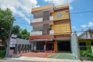 reddoorz plus near patung kuda undip