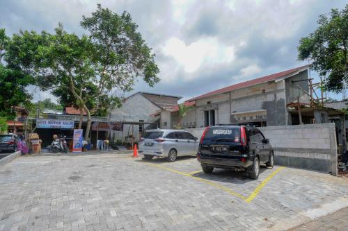 reddoorz plus near patung kuda undip