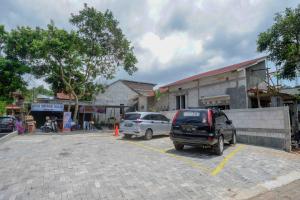 reddoorz plus near patung kuda undip