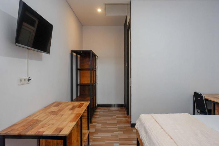 reddoorz plus near patung kuda undip