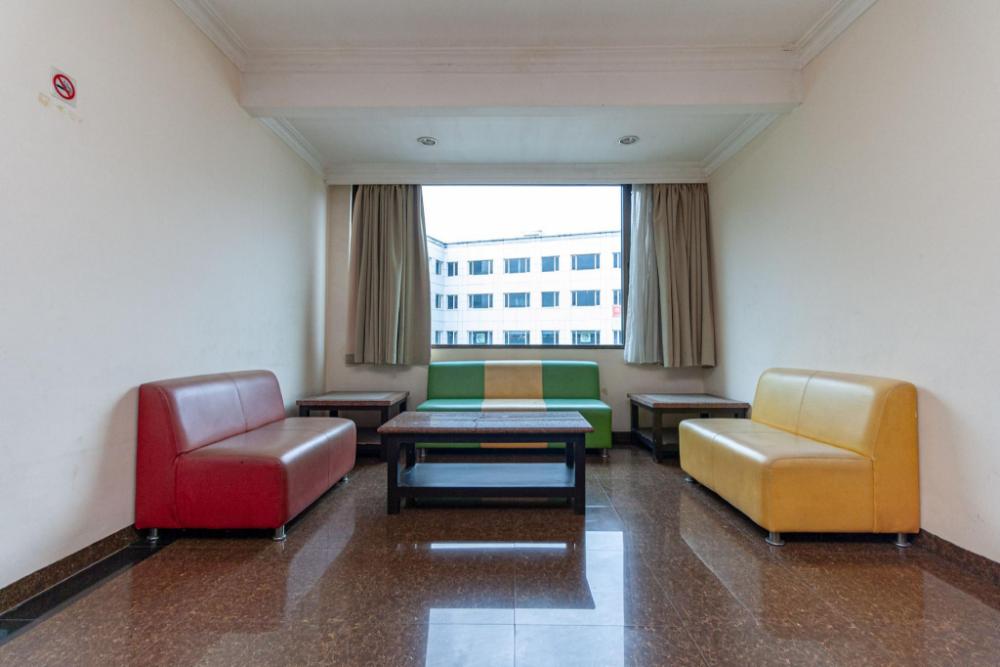 reddoorz premium hotel ratu residence