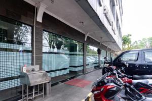 reddoorz premium hotel ratu residence