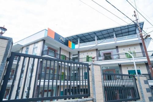 sans hotel queen batu