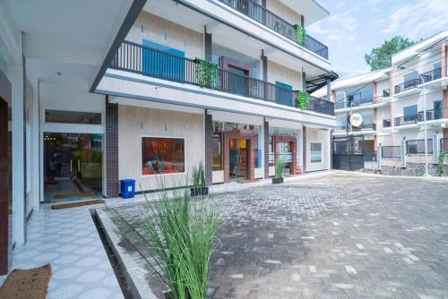 sans hotel queen batu