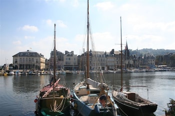 best western le cheval blanc vieux port