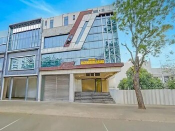 Hotel Vasundhara Grand,,3 star
