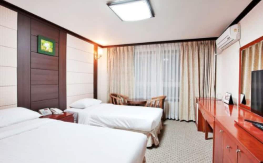 the cheil hotel onyang