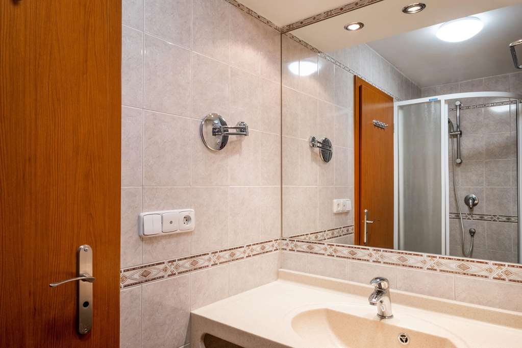 pinia hotel and resort