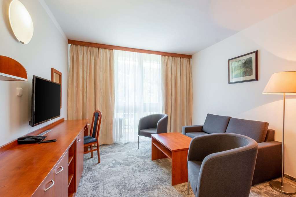 pinia hotel and resort