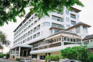 khanom golden beach hotel