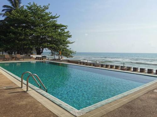 khanom golden beach hotel
