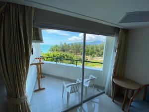 khanom golden beach hotel
