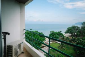 khanom golden beach hotel