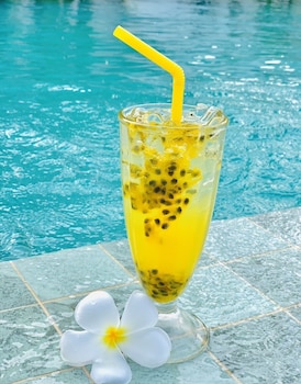 khanom golden beach hotel