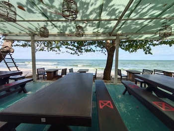 khanom golden beach hotel