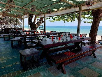 khanom golden beach hotel