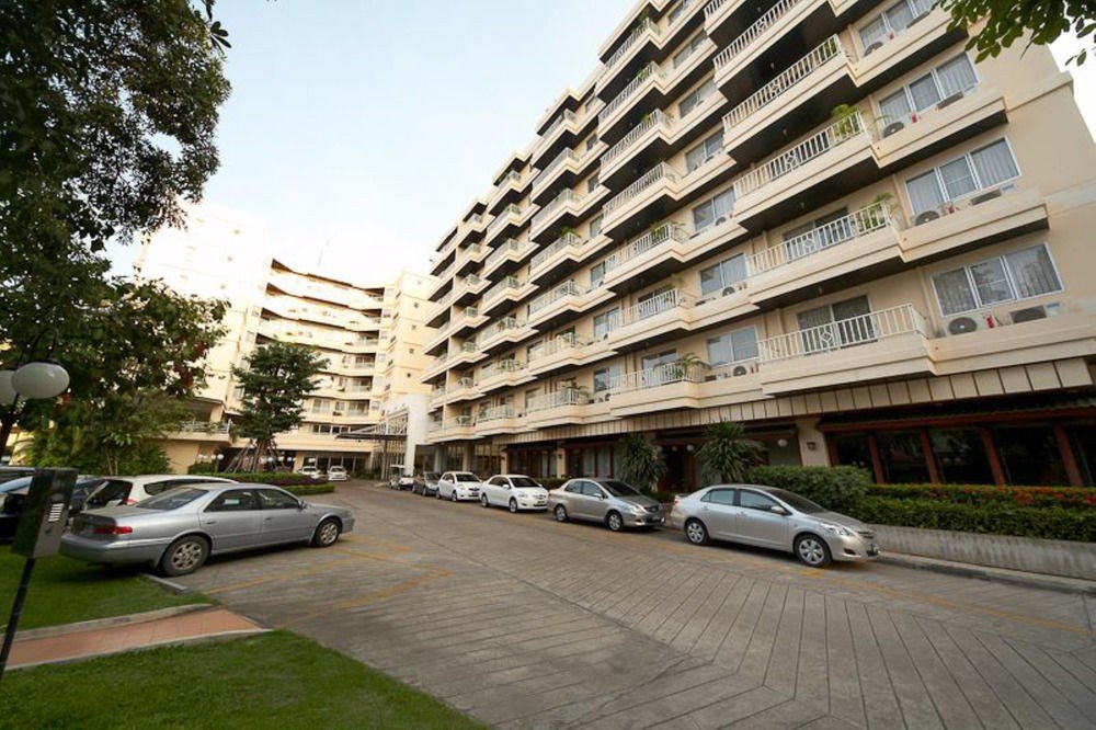 J - Town Serviced Apartments,Near Robinson Sriracha,3 star