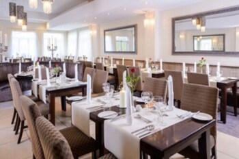 killarney oaks hotel