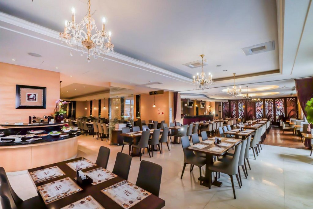 justwin grand hotel