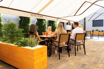 hotel cetate