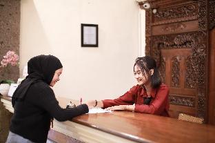 mirah hotel