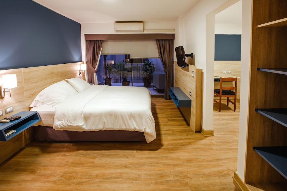 daniels apart hotel