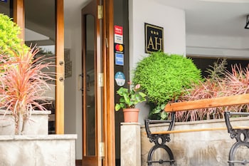 daniels apart hotel