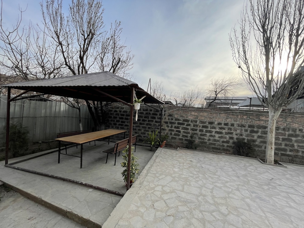 noragyugh guesthouse