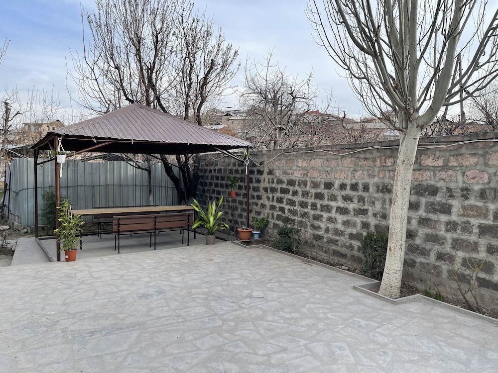 noragyugh guesthouse