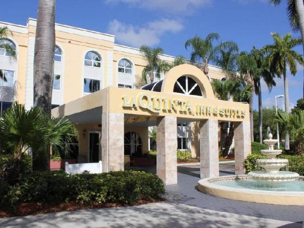 La Quinta Inn & Suites By Wyndham Coral Springs South