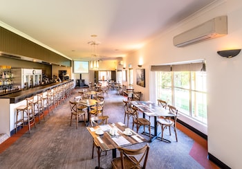 quality inn parkes international