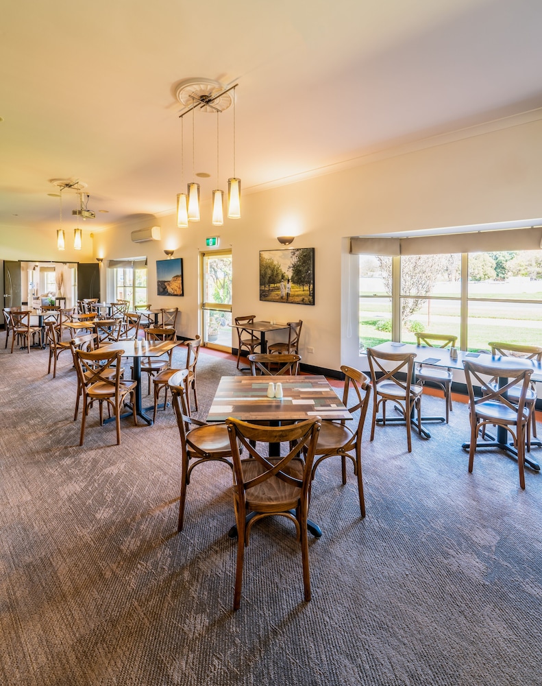quality inn parkes international