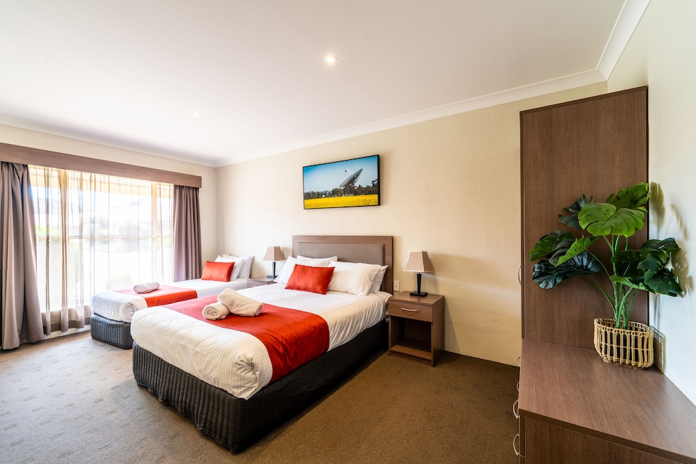 quality inn parkes international