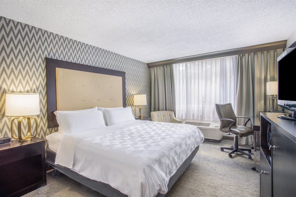 holiday inn and suites parsippany fairfield by ihg