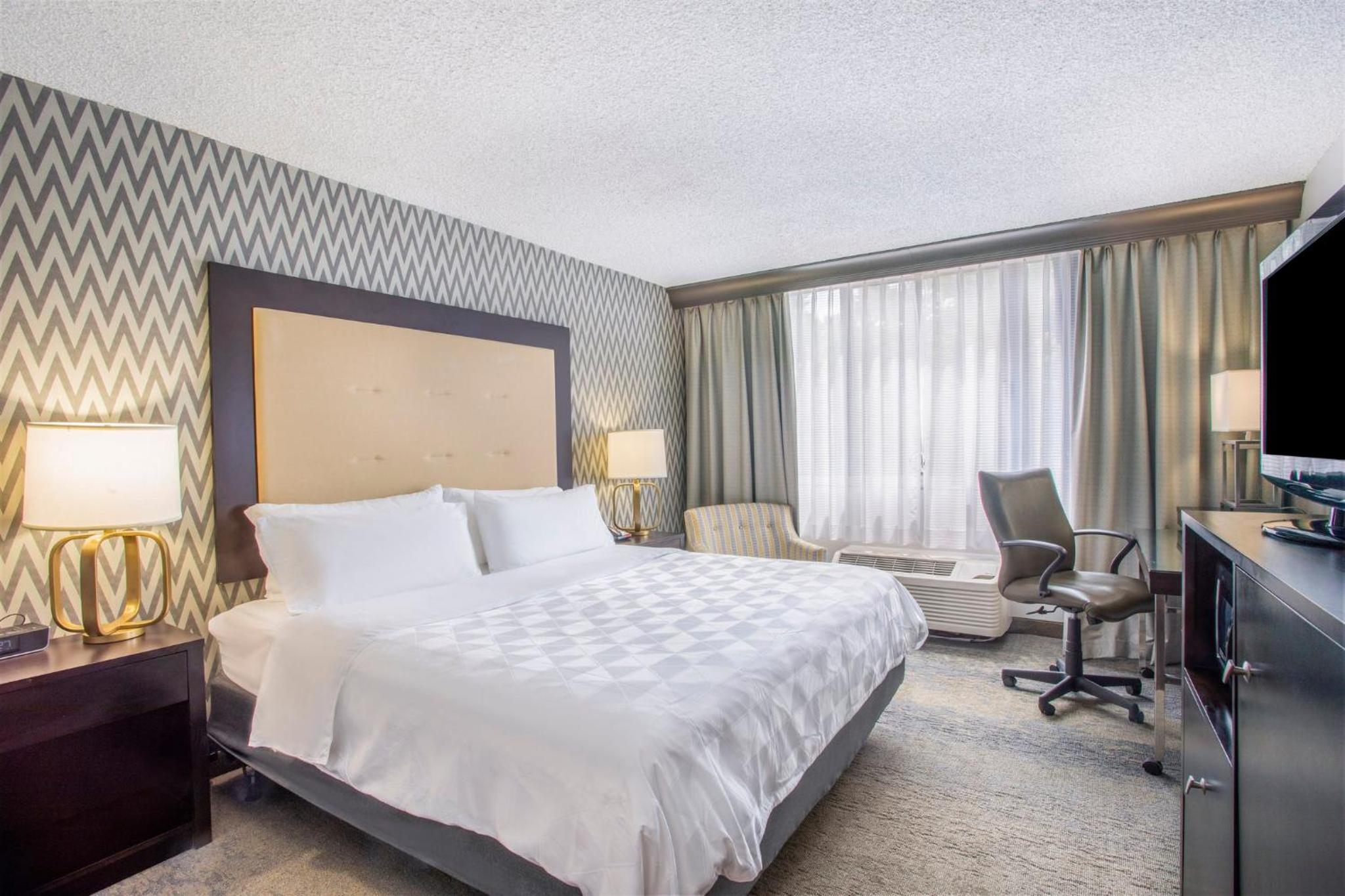 holiday inn and suites parsippany fairfield by ihg