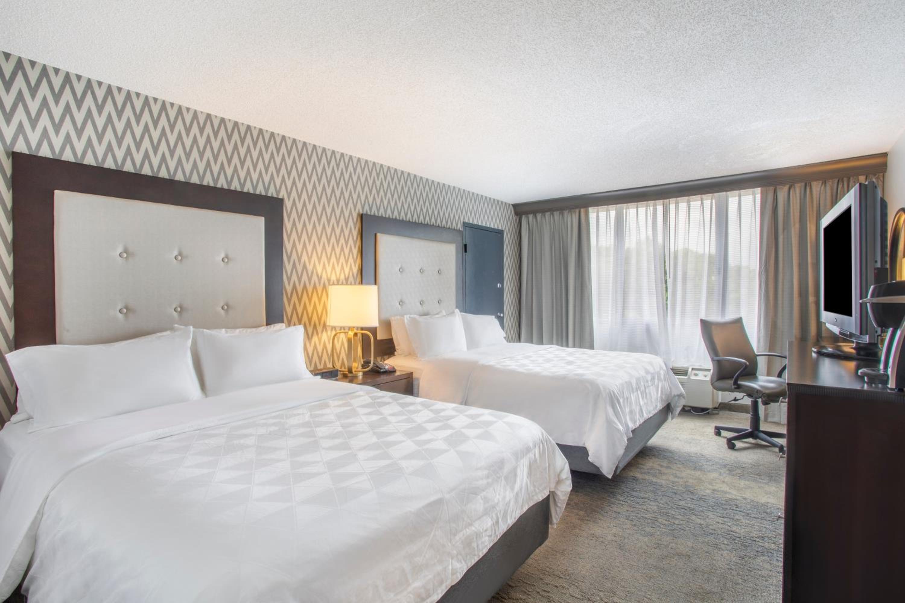 holiday inn and suites parsippany fairfield by ihg