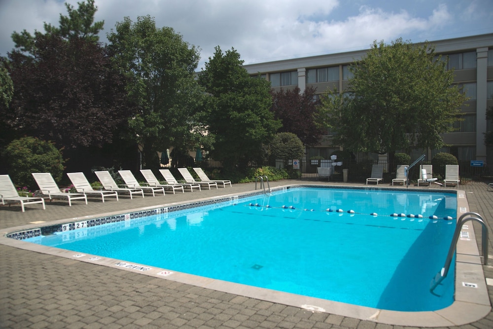 holiday inn and suites parsippany fairfield by ihg