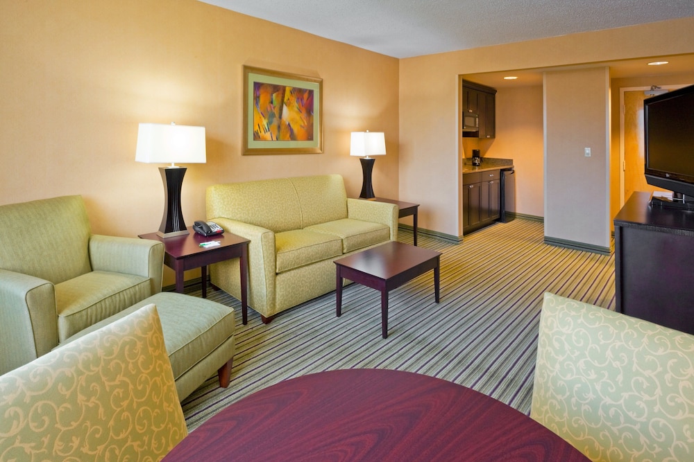 holiday inn and suites parsippany fairfield by ihg
