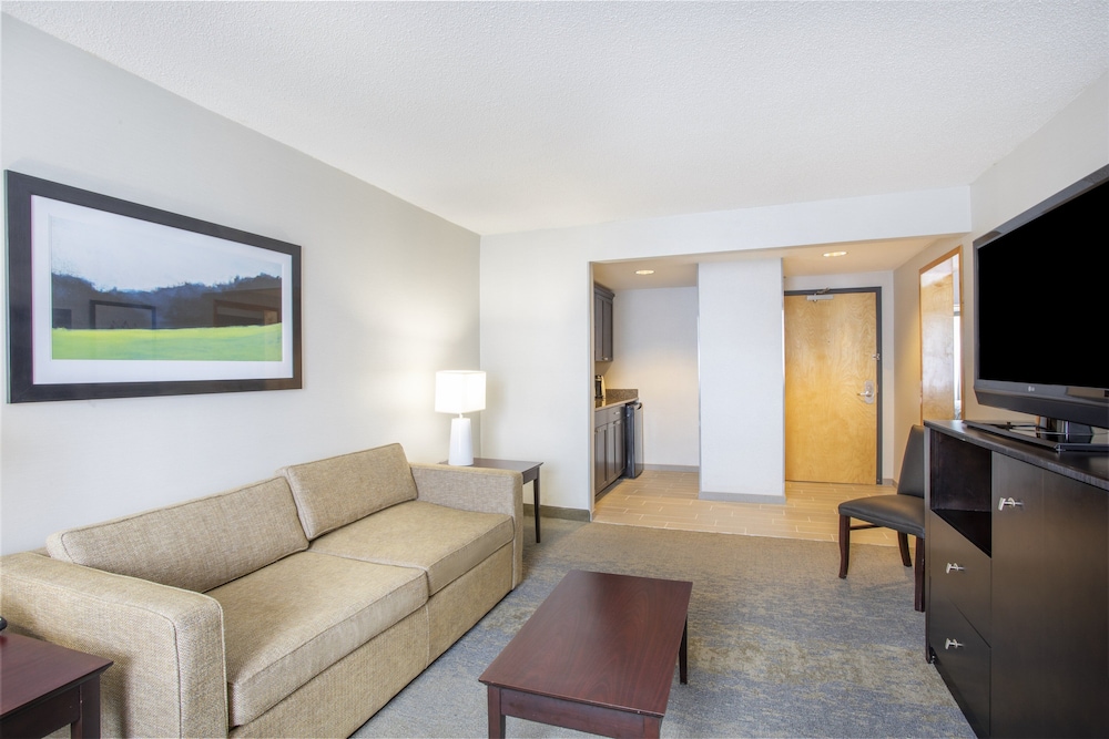 holiday inn and suites parsippany fairfield by ihg