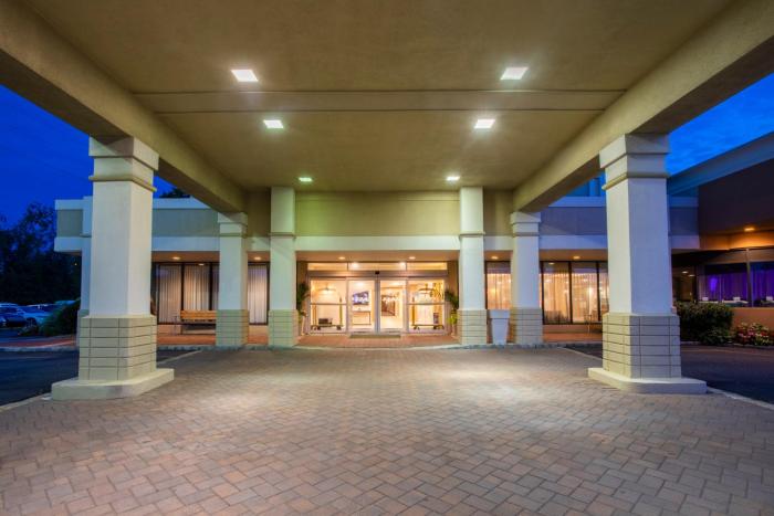 holiday inn and suites parsippany fairfield by ihg