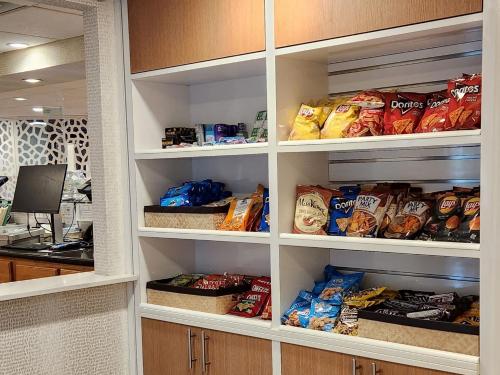 holiday inn and suites parsippany fairfield by ihg
