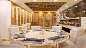 Grand Vistana,,4 star